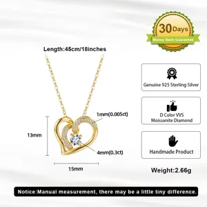 Especificaciones detalladas del collar de corazón con moissanite en plata bañada en oro