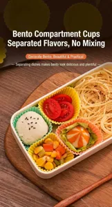 Vue rapprochée de séparateurs de bento en silicone coloré séparant les aliments.