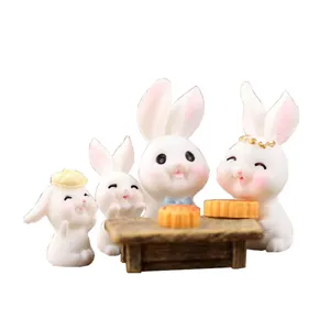 Süßes Harz Cartoon Kaninchen Miniaturen Set mit Tisch und Mondkuchen für Deko.
