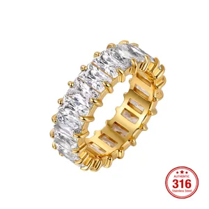 Lujoso anillo de eternidad para mujer en acero inoxidable 316 dorado con circonitas