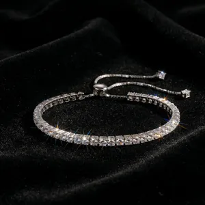 Funkelndes Armband aus 925er Silber mit Zuchtdiamanten und verstellbarem Gleitverschluss