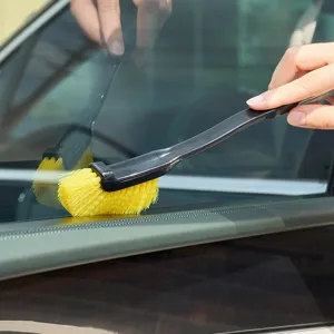 Spazzola professionale per auto con manico lungo e setole gialle morbide per fessure