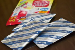 Detalle de los sobres de polvo individuales para la limpieza y desinfección de tuberías