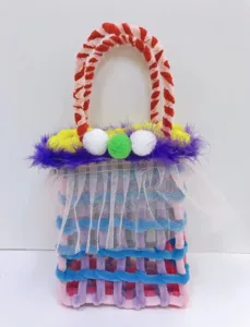 DIY handmade chenille stems handbag, colorful pipe cleaners craft toy, early education materials.