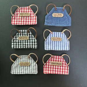 Detalles de delantal de muñeca en miniatura, estilo vintage de cuadros y mezclilla para ropa.
