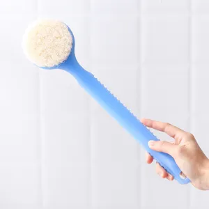 Professionelle blaue Badebürste mit langem Griff und weichen Borsten für die Rückenreinigung