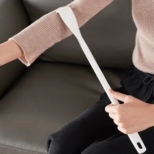 Rascador de espalda ergonómico de plástico blanco para masaje corporal y alivio del picor