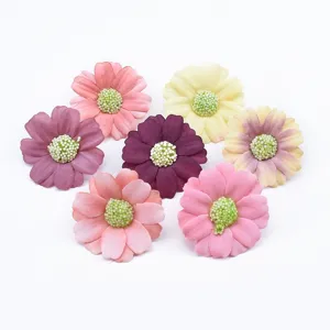 Teste di margherite artificiali, fiori di seta colorati per scatola regalo e decorazione fai da te.