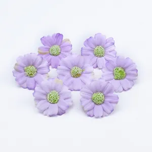 Teste di margherite viola artificiali per decorazione di scatole regalo, artigianato e arredamento.