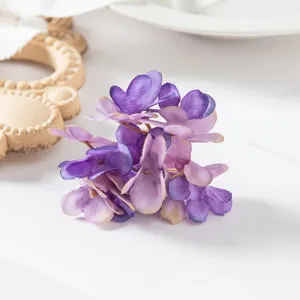 Künstliche violette Hortensienblüte Detailansicht, ideal für DIY Braut Haarschmuck und Girlanden.