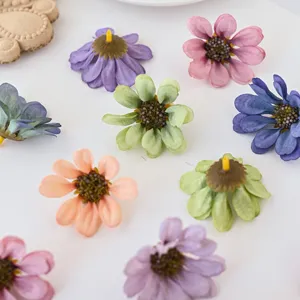 Künstliche Seiden-Gänseblümchen-Blütenköpfe, DIY handgefertigte Zubehör und Bastelmaterial.