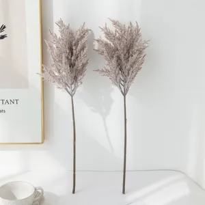 Detailed view of artificial pampas grass bouquet, perfect for Nordic home and wedding decor.