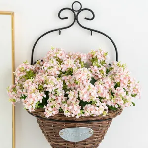 Cesto di fiori artificiali da appendere alla parete con composizione floreale rosa, ideale.