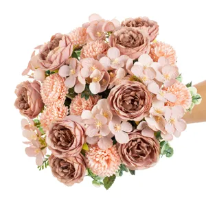 Bouquet di fiori artificiali peonia rosa per decorazioni di nozze, disposizione.