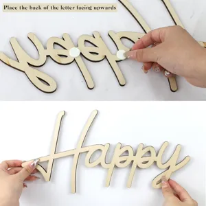 Lettre Happy en bois décoration murale pour fond de fête ornement suspendu détail