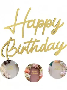 Détail de la pancarte Happy Birthday en bois doré, idéal pour superbe déco de fond de fête.