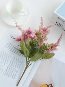 Künstlicher Blumenstrauß Heimdekoration rosa Chrysantheme Weizenähre Hochzeitsfotografie