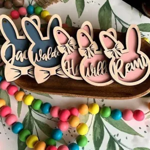 Étiquettes de panier de lapin de Pâques en bois 3D personnalisées avec prénoms et beau nœud.