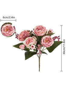 Vista ravvicinata dettagliata della testa di fiore di peonia artificiale rosa con texture in seta.