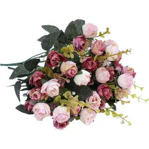 Künstlicher Vintage Rosenstrauch Detail, mehrköpfige Seidenblumen für Heimdekoration.