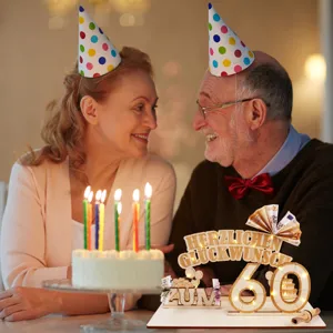 Décoration de table en bois pour cadeau d'anniversaire de 60 ans avec lumières et détails gravés.