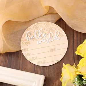 Plaque de naissance en bois 3D Hello World avec gravure de feuilles et lignes d'info.