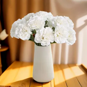 Weisse künstliche Nelken Blumenstrauss in weisser Vase für Heim Wohnzimmer Dekoration Hochzeit