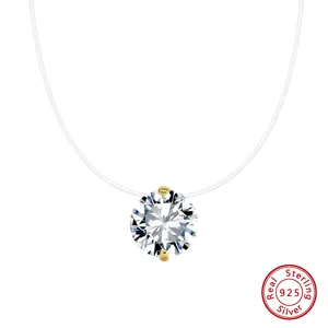 Détail d'un zircon rond à coupe brillante sur un collier à fil invisible propre