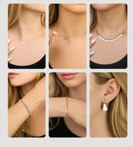 Set aus 14K vergoldeten S925 Silberketten, Armbändern und Ohrringen am Modell