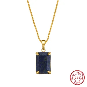 Exquisite S925 Sterling Silber vergoldete Lapislazuli Edelstein Halskette Detailansicht.