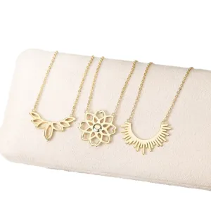 Elegante Halsketten aus vergoldetem S925 Sterlingsilber mit minimalistischen Blumenanhängern