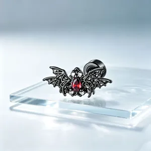 Gothic schwarzer Fledermausflügel Ohrstecker mit rotem Kristall für Knorpelpiercing