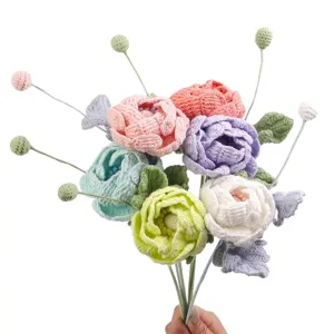 Kleurrijk handgehaakt ranonkelboeket voor stijlvolle huisdecoratie en leuke geschenken