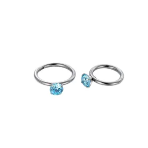 Premium ASTM F136 Titan-Clicker-Ring mit brillantem 4 mm hellblauem Zirkonia-Stein