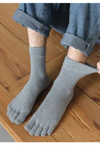 Thickened wool blend toe socks for winter, comfortable warm five finger mid tube socks.