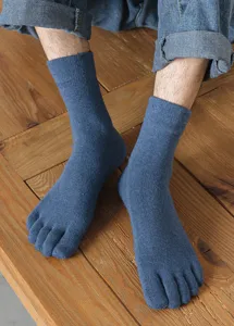 Comfortable wool toe socks, breathable five-finger design, warm mid-calf winter socks.