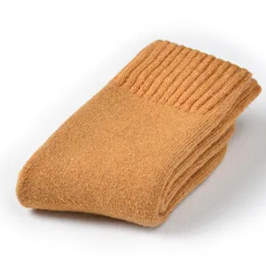 Dicke warme Damen Winter Wollsocken, bequeme Kaschmir Mittelrohr Thermosocken Hauptansicht