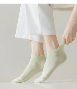 Avocado green cotton short socks detail shot, breathable and sweat-absorbing, comfortable fit.