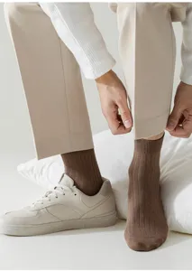 Detail shot of men's pure cotton mid-tube socks, breathable, comfortable daily wear.