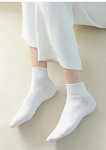Detailed view of women's white ribbed cotton short socks, comfortable daily wear style.