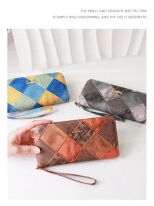 Gros plan sur des portefeuilles longs en patchwork avec motifs de diamants