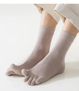 Breathable mesh cotton five-toe mid-calf socks with separate design for comfort and odor control.