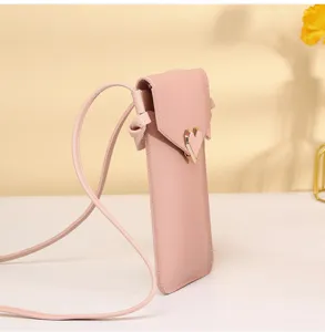 Detailed side view of pink PU mini crossbody phone bag featuring a gold heart clasp