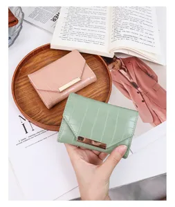 Portefeuille femme en cuir PU motif crocodile, design compact à trois volets pour cartes