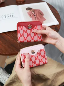 Eleganter Damen-Geldbeutel mit M-Monogramm-Muster, Reißverschluss und Gold-Logo-Hardware