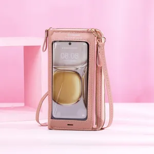Gros plan d'un sac de téléphone rose avec une fenêtre à écran tactile transparente intégrée.