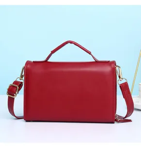 Rode multifunctionele kleine vierkante crossbodytas voor dames, vooraanzicht detail