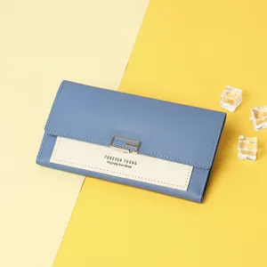 Elegante blau-beige dreifach faltbare Damen Geldbörse mit minimalistischem Aufdruck.