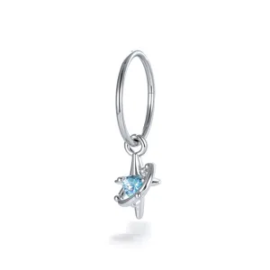 Orecchino a cerchio in argento senza cuciture con ciondolo a stella e cuore blu