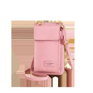 Elegante roze kiezellederen verticale crossbody telefoontas voor dames met gouden hardware